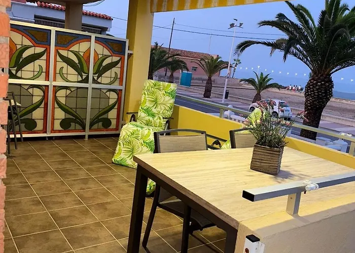 Oceanfront Ideal For Couples And Teleworking